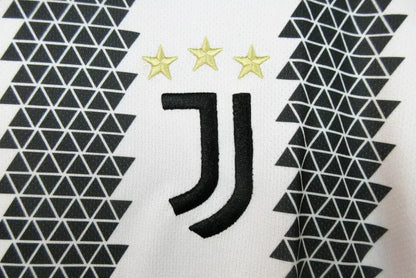 Juventus 22/23 Home – Fan Version Retro-footballkits